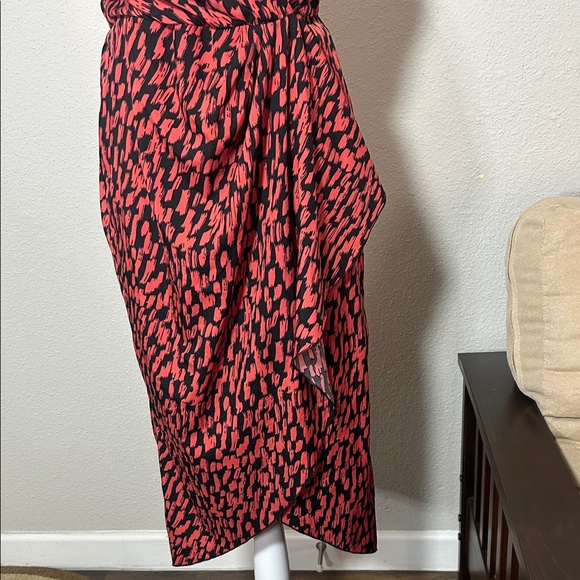 SHEIN Red and Black Asymmetrical Dress - Picture 4 of 6